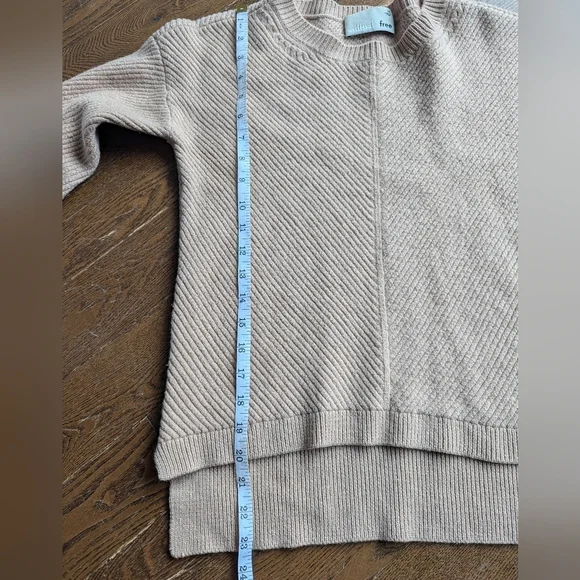 Aritzia Wilfred Free Women Oatmeal Tan Sweater Sz XS Hi Low Isabelli Merino Wool - Picture 7 of 8